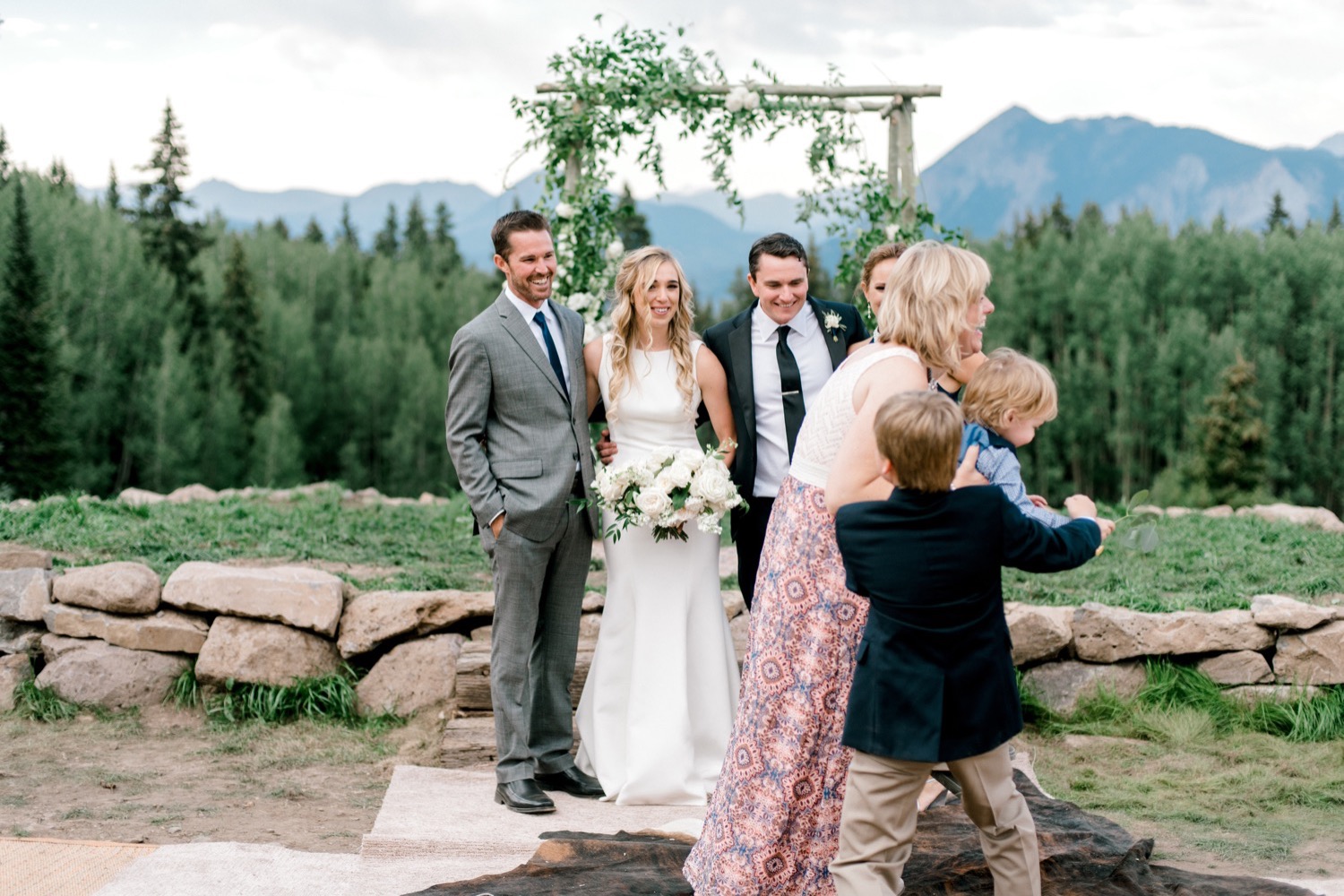 photo bomber in family formals crested butte wedding