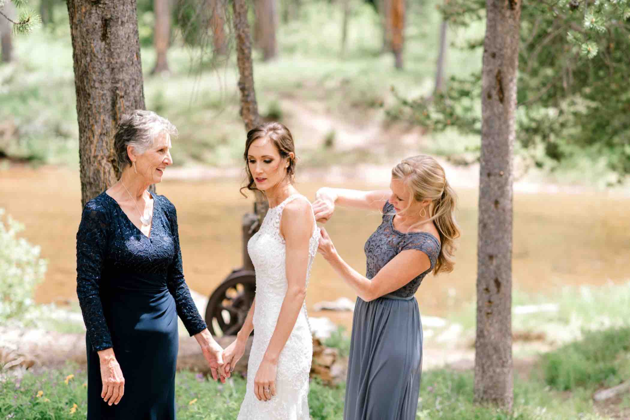 Sallie chose to get ready outdoors for her wedding at Piney River Ranch in Vail Colorado. Photo by Ali and Garrett, Romantic, Adventurous, Nostalgic Wedding Photographers.